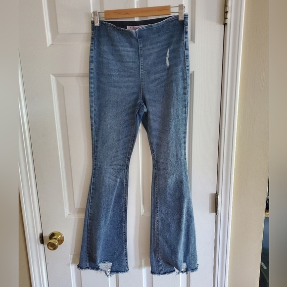 Tinseltown Juniors Pull-On Jean Pants Size 3 High Rise Flare Leg 70s Distressed - Picture 1 of 5